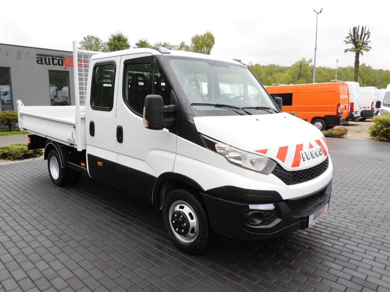 Iveco DAILY 35C13 KIPPER DOPPELKABINE DOKA 7 SITZE A/C - Малотоннажный самосвал, Грузопассажирский фургон: фото 4 Iveco DAILY 35C13 KIPPER DOPPELKABINE DOKA 7 SITZE A/C - Малотоннажный самосвал, Грузопассажирский фургон: фото 4