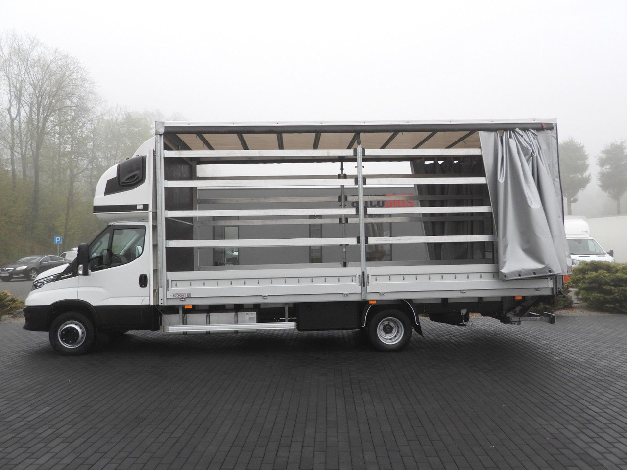 Тентованный фургон Iveco DAILY 72C18 PRITSCHE PLANE AUFZUG 16 PALETTEN: фото 9