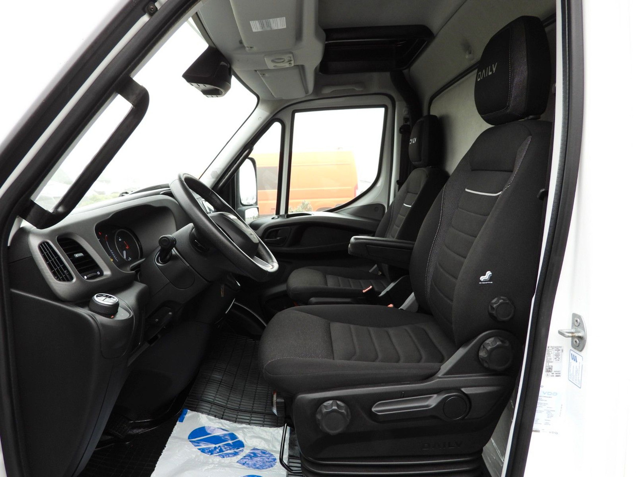 Тентованный фургон Iveco DAILY 72C18 PRITSCHE PLANE AUFZUG 16 PALETTEN: фото 22