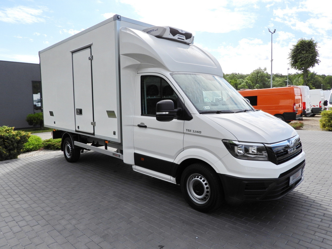 MAN TGE 3.140 REGRIGERATOR BOX -1*C 8 PALLETS HEATING FUNCTION CRUISE CONTROL PNEUMATICS AIR CONDITIONING 140HP - Малотоннажный рефрижератор: фото 4 MAN TGE 3.140 REGRIGERATOR BOX -1*C 8 PALLETS HEATING FUNCTION CRUISE CONTROL PNEUMATICS AIR CONDITIONING 140HP - Малотоннажный рефрижератор: фото 4