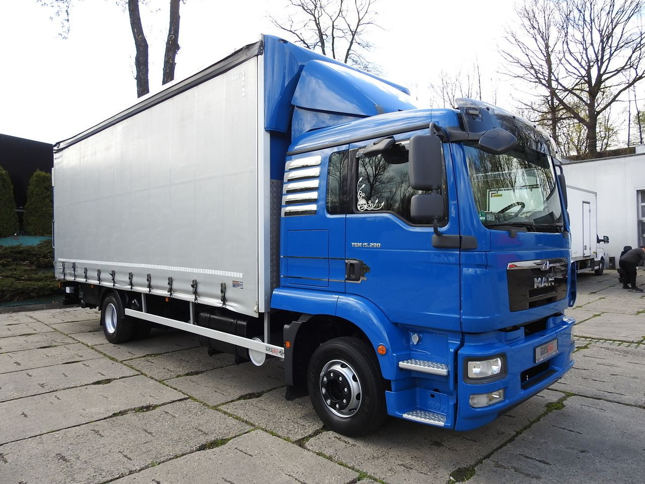 MAN TGM 15.290 TARPAULIN LIFT 18 PALLETS CRUISE CONTROL TWIN WHEELS AIR CONDITIONING 290HP - Тентованный фургон: фото 4 MAN TGM 15.290 TARPAULIN LIFT 18 PALLETS CRUISE CONTROL TWIN WHEELS AIR CONDITIONING 290HP - Тентованный фургон: фото 4