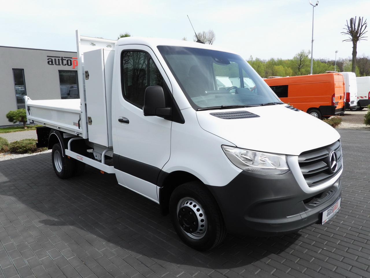 MERCEDES SPRINTER 516 TIPPER CRUISE CONTROL TWIN WHEELS AIR CONDITIONING  160HP - Малотоннажный самосвал: фото 4 MERCEDES SPRINTER 516 TIPPER CRUISE CONTROL TWIN WHEELS AIR CONDITIONING  160HP - Малотоннажный самосвал: фото 4