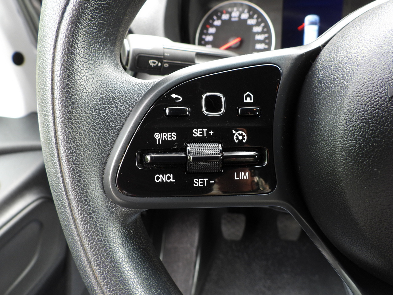 Тентованный фургон MERCEDES SPRINTER 519 TARPAULIN 8 PALLETS WEBASTO CRUISE CONTROL TWIN WHEELS AIR CONDITIONING 190HP: фото 35 Тентованный фургон MERCEDES SPRINTER 519 TARPAULIN 8 PALLETS WEBASTO CRUISE CONTROL TWIN WHEELS AIR CONDITIONING 190HP: фото 35