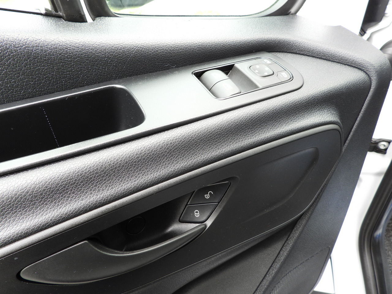 Тентованный фургон MERCEDES SPRINTER 519 TARPAULIN 8 PALLETS WEBASTO CRUISE CONTROL TWIN WHEELS AIR CONDITIONING 190HP: фото 29 Тентованный фургон MERCEDES SPRINTER 519 TARPAULIN 8 PALLETS WEBASTO CRUISE CONTROL TWIN WHEELS AIR CONDITIONING 190HP: фото 29