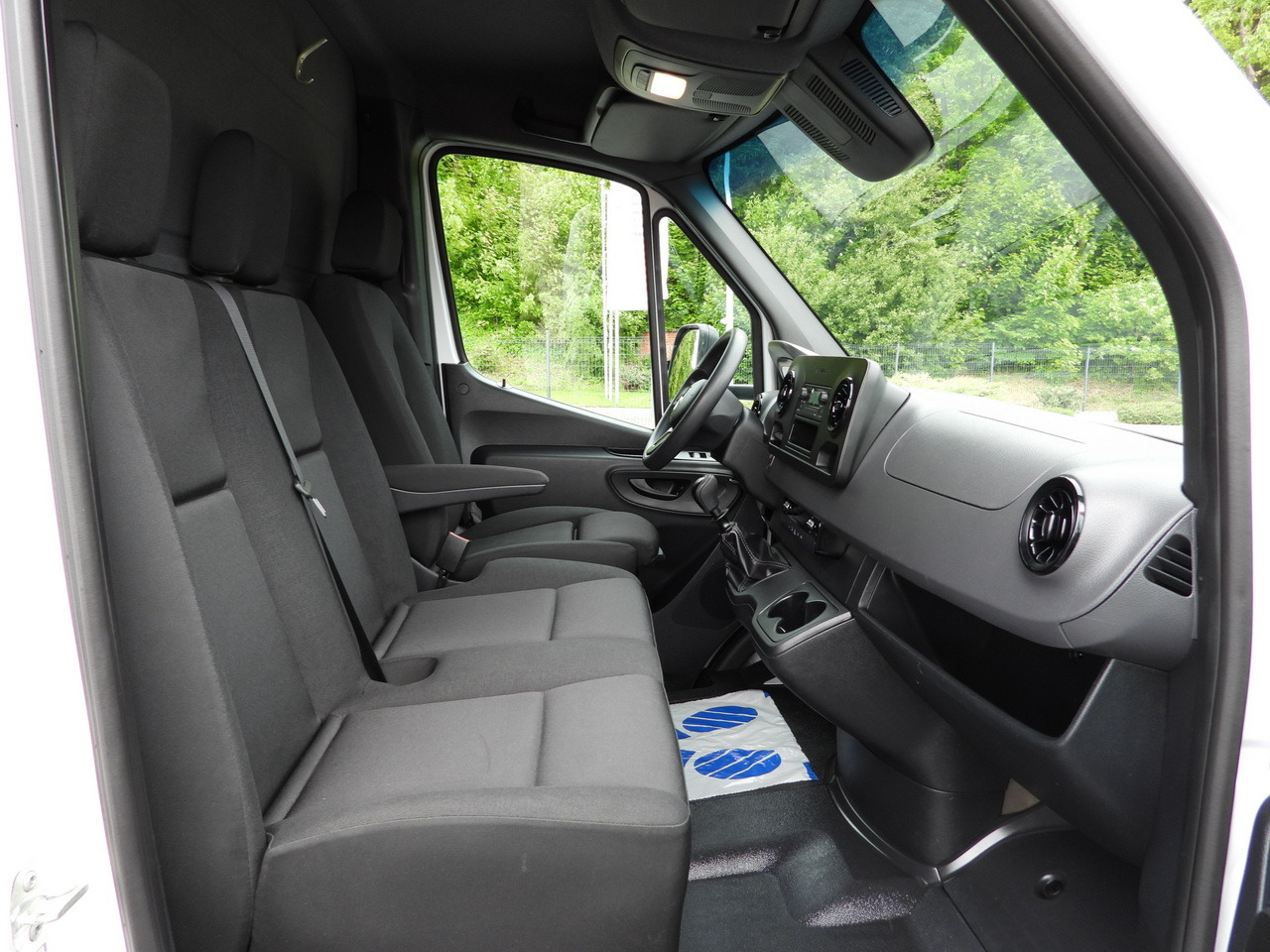 Тентованный фургон MERCEDES SPRINTER 519 TARPAULIN 8 PALLETS WEBASTO CRUISE CONTROL TWIN WHEELS AIR CONDITIONING 190HP: фото 42 Тентованный фургон MERCEDES SPRINTER 519 TARPAULIN 8 PALLETS WEBASTO CRUISE CONTROL TWIN WHEELS AIR CONDITIONING 190HP: фото 42