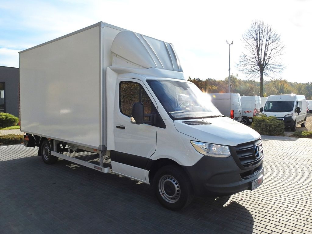 Mercedes-Benz SPRINTER KOFFER AUFZUG 8 PALETTEN KLIMAANLAGE - Малотоннажный фургон: фото 4 Mercedes-Benz SPRINTER KOFFER AUFZUG 8 PALETTEN KLIMAANLAGE - Малотоннажный фургон: фото 4