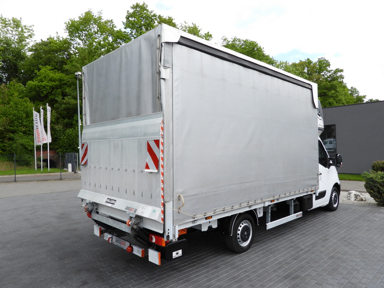 Тентованный фургон OPEL MOVANO TARPAULIN LIFT 9 PALLETS WEBASTO CRUISE CONTROL LED LIGHTS PNEUMATICS AIR CONDITIONING 165HP: фото 15 Тентованный фургон OPEL MOVANO TARPAULIN LIFT 9 PALLETS WEBASTO CRUISE CONTROL LED LIGHTS PNEUMATICS AIR CONDITIONING 165HP: фото 15