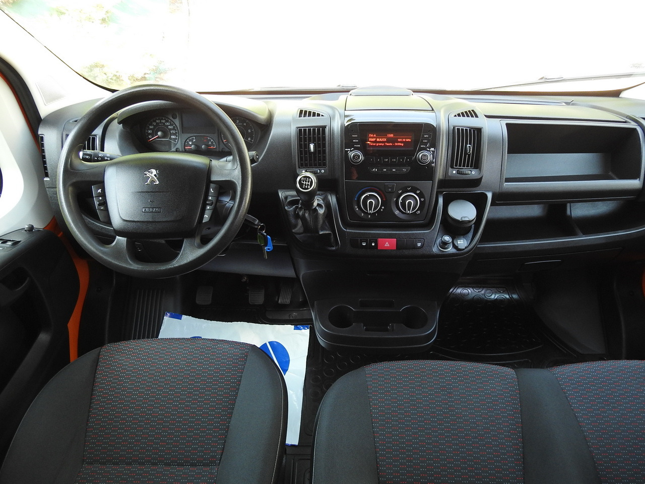 PEUGEOT BOXER BOX DELIVERY VAN 7 SEATS AIR CONDITIONING 120HP - Цельнометаллический фургон: фото 2 PEUGEOT BOXER BOX DELIVERY VAN 7 SEATS AIR CONDITIONING 120HP - Цельнометаллический фургон: фото 2