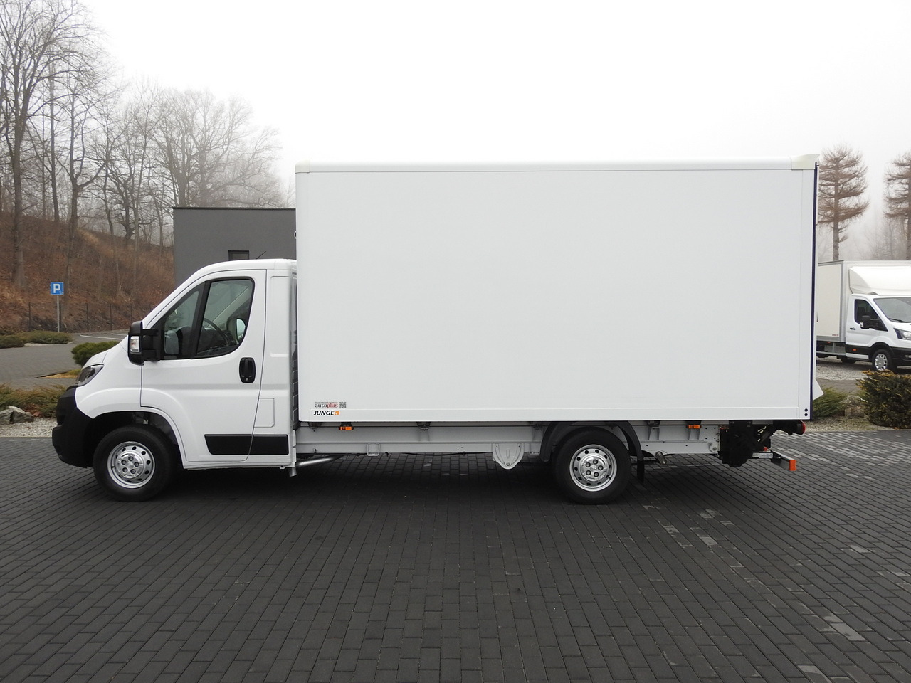 Малотоннажный фургон PEUGEOT BOXER BOX LIFT 8 PALLETS CRUISE CONTROL AIR CONDITIONING  140HP: фото 8