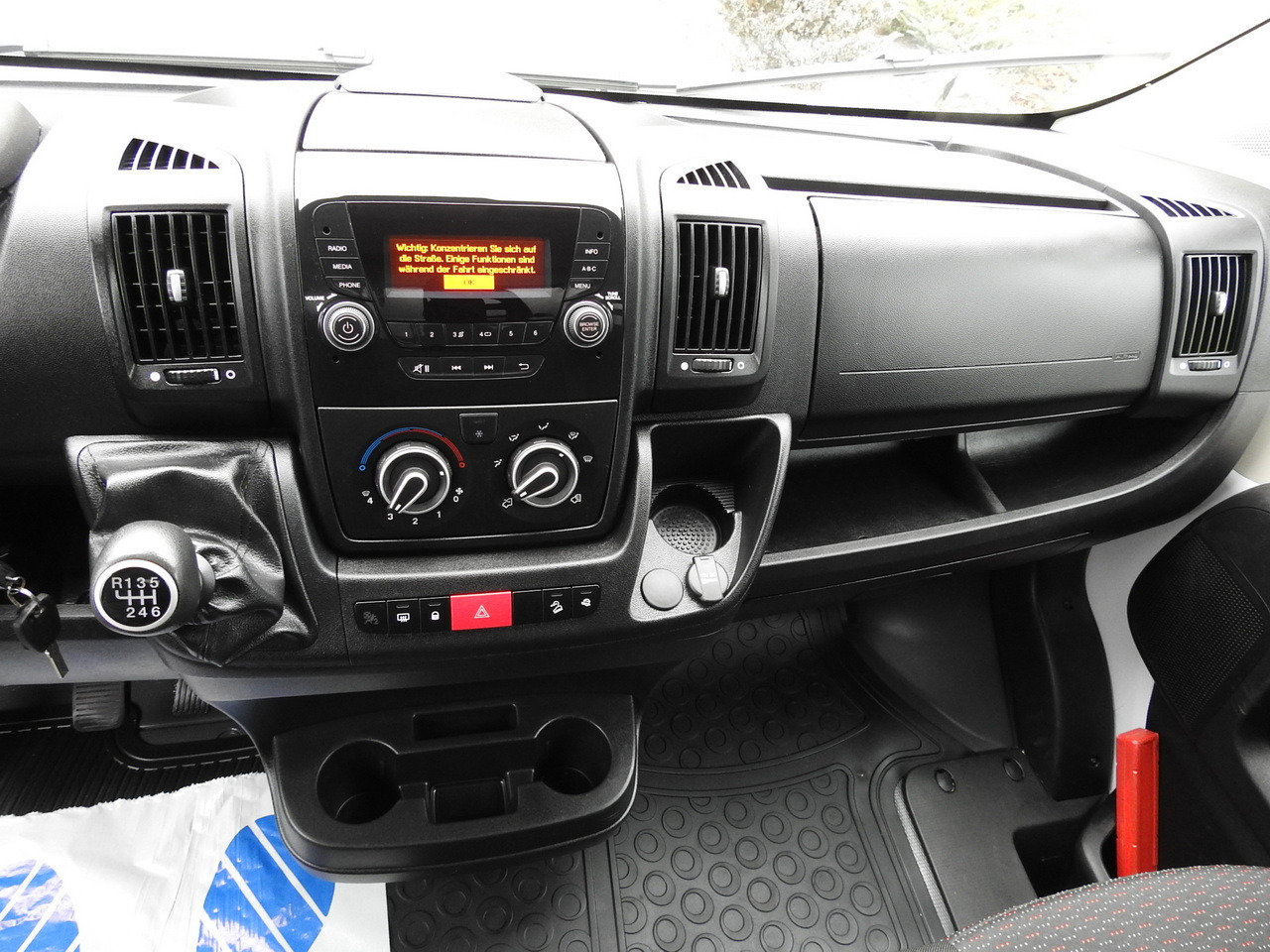 Малотоннажный фургон PEUGEOT BOXER BOX LIFT 8 PALLETS CRUISE CONTROL AIR CONDITIONING  140HP: фото 30