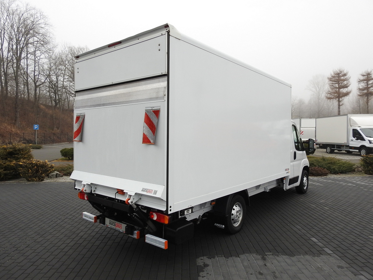 Малотоннажный фургон PEUGEOT BOXER BOX LIFT 8 PALLETS CRUISE CONTROL AIR CONDITIONING  140HP: фото 13