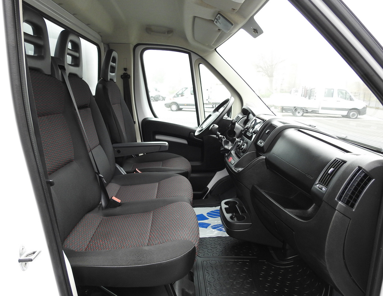 Малотоннажный фургон PEUGEOT BOXER BOX LIFT 8 PALLETS CRUISE CONTROL AIR CONDITIONING  140HP: фото 33