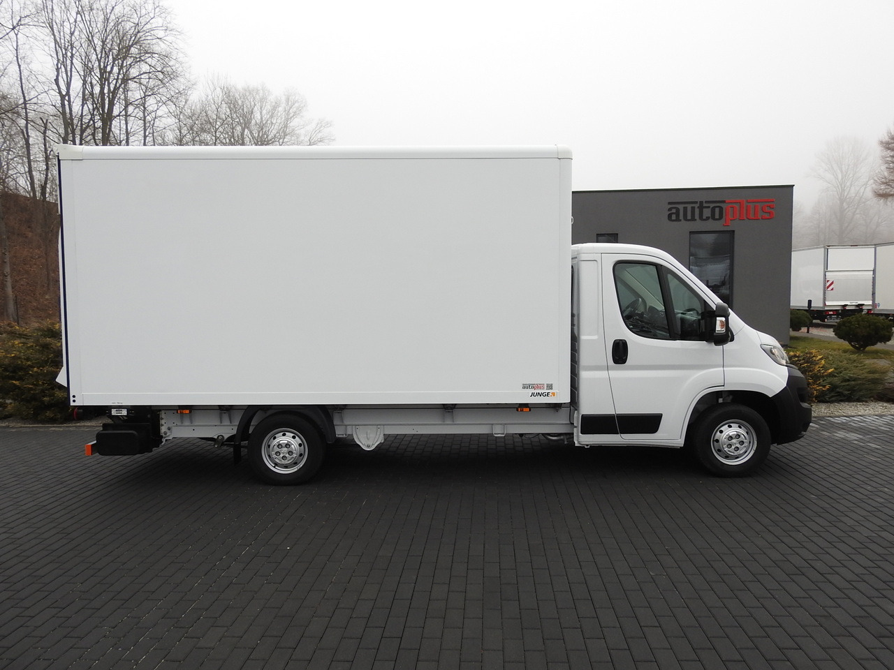 Малотоннажный фургон PEUGEOT BOXER BOX LIFT 8 PALLETS CRUISE CONTROL AIR CONDITIONING  140HP: фото 7