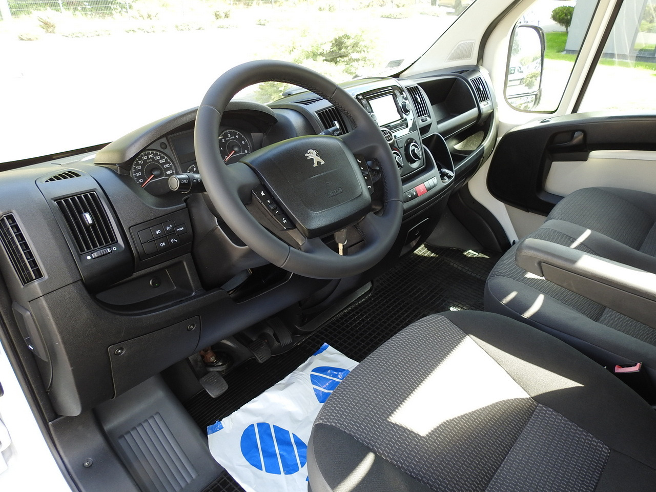 PEUGEOT BOXER THREE-WAY TIPPER AIR CONDITIONING 130HP - Самосвал: фото 2 PEUGEOT BOXER THREE-WAY TIPPER AIR CONDITIONING 130HP - Самосвал: фото 2