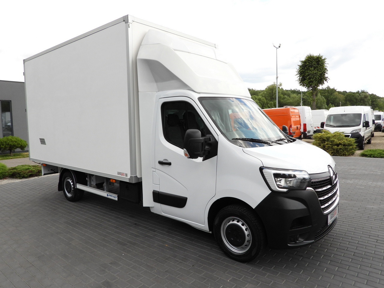 RENAULT MASTER BOX 8 PALLETS CRUISE CONTROL LED LIGHTS AIR CONDITIONING 165HP - Малотоннажный фургон: фото 4 RENAULT MASTER BOX 8 PALLETS CRUISE CONTROL LED LIGHTS AIR CONDITIONING 165HP - Малотоннажный фургон: фото 4