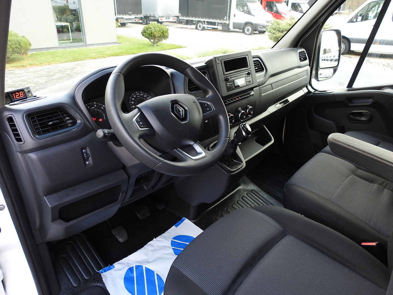RENAULT MASTER TARPAULIN 10 PALLETS WEBASTO CRUISE CONTROL AIR CONDITIONING LED LIGHTS PNEUMATICS 165HP - Тентованный фургон: фото 2 RENAULT MASTER TARPAULIN 10 PALLETS WEBASTO CRUISE CONTROL AIR CONDITIONING LED LIGHTS PNEUMATICS 165HP - Тентованный фургон: фото 2