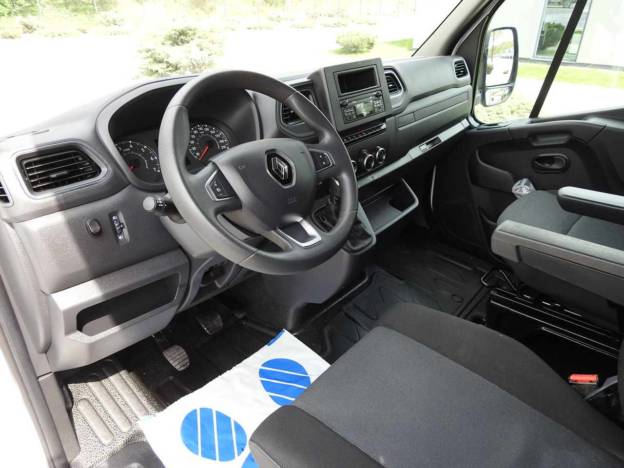 RENAULT MASTER TARPAULIN 10 PALLETS WEBASTO CRUISE CONTROL AIR CONDITIONING LED LIGHTS PNEUMATICS 165HP - Тентованный фургон: фото 2 RENAULT MASTER TARPAULIN 10 PALLETS WEBASTO CRUISE CONTROL AIR CONDITIONING LED LIGHTS PNEUMATICS 165HP - Тентованный фургон: фото 2