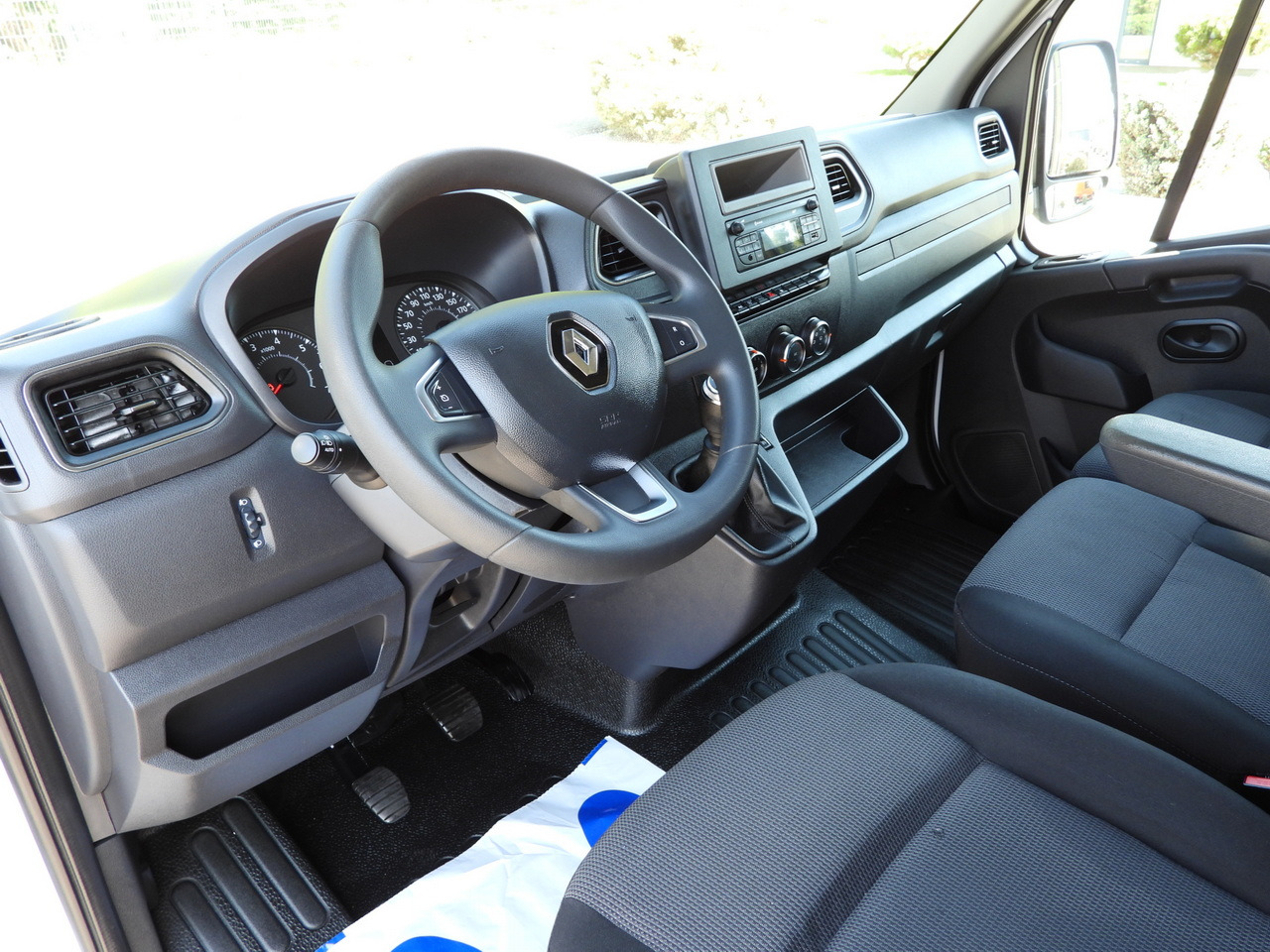 RENAULT MASTER TARPAULIN 10 PALLETS WEBASTO CRUISE CONTROL LED LIGHTS AIR CONDITIONING 165HP - Тентованный фургон: фото 2 RENAULT MASTER TARPAULIN 10 PALLETS WEBASTO CRUISE CONTROL LED LIGHTS AIR CONDITIONING 165HP - Тентованный фургон: фото 2