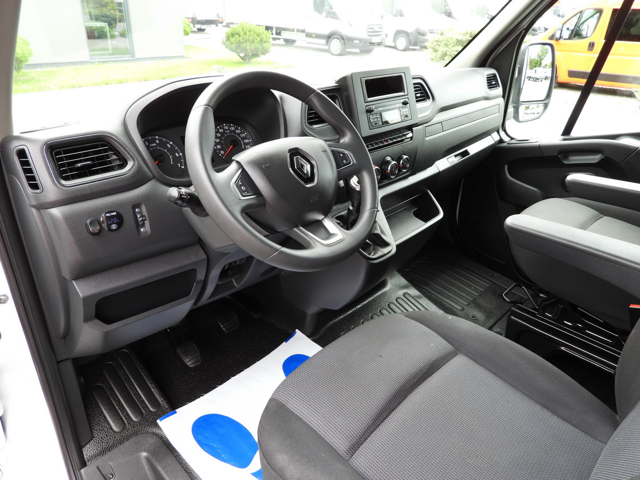 RENAULT MASTER TARPAULIN 10 PALLETS WEBASTO CRUISE CONTROL LED LIGHTS PNEUMATICS AIR CONDITIONING 165HP - Тентованный фургон: фото 2 RENAULT MASTER TARPAULIN 10 PALLETS WEBASTO CRUISE CONTROL LED LIGHTS PNEUMATICS AIR CONDITIONING 165HP - Тентованный фургон: фото 2