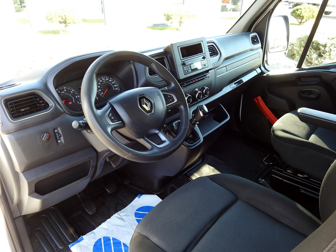 RENAULT MASTER TIPPER DOUBLE CABIN DOKA 6 SEATS CRUISE CONTROL AIR CONDITIONING LED LIGHTS TWIN WHEELS 130HP - Малотоннажный самосвал: фото 2 RENAULT MASTER TIPPER DOUBLE CABIN DOKA 6 SEATS CRUISE CONTROL AIR CONDITIONING LED LIGHTS TWIN WHEELS 130HP - Малотоннажный самосвал: фото 2