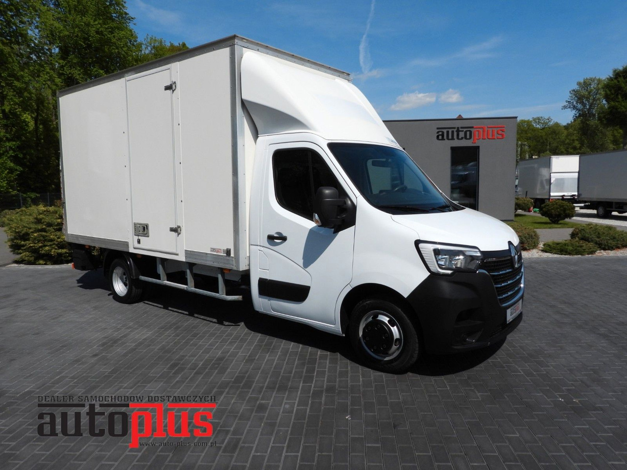 Renault MASTER KOFFER AUFZUG 8 PALETTEN TEMPOMAT NAVI - Малотоннажный фургон: фото 1 Renault MASTER KOFFER AUFZUG 8 PALETTEN TEMPOMAT NAVI - Малотоннажный фургон: фото 1