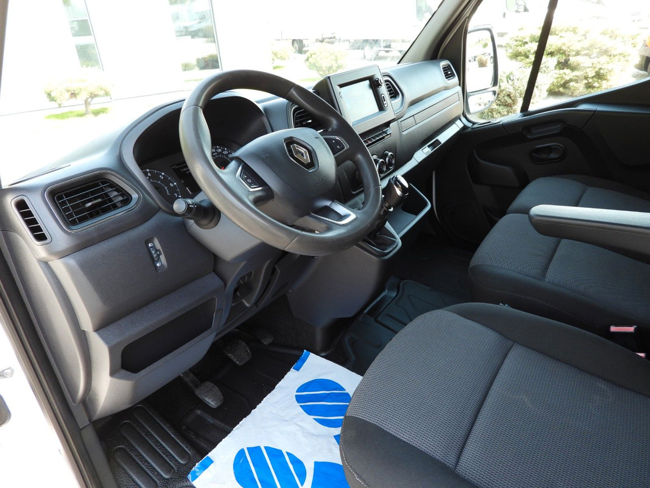 Renault MASTER KOFFER AUFZUG 8 PALETTEN TEMPOMAT NAVI - Малотоннажный фургон: фото 2 Renault MASTER KOFFER AUFZUG 8 PALETTEN TEMPOMAT NAVI - Малотоннажный фургон: фото 2