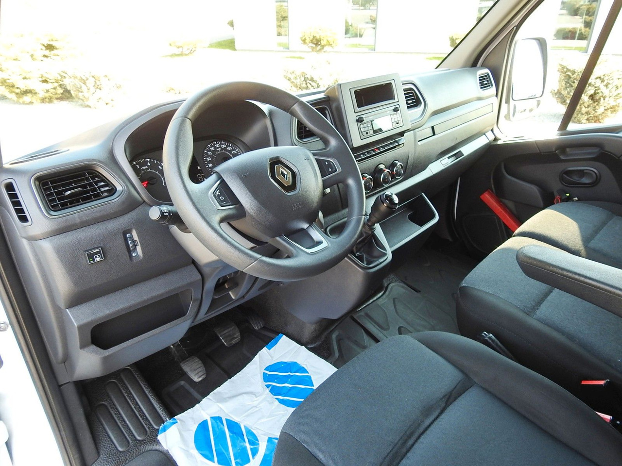 Renault MASTER PRITSCHE PLANE 10 PALETTEN WEBASTO A/C - Тентованный фургон: фото 2 Renault MASTER PRITSCHE PLANE 10 PALETTEN WEBASTO A/C - Тентованный фургон: фото 2