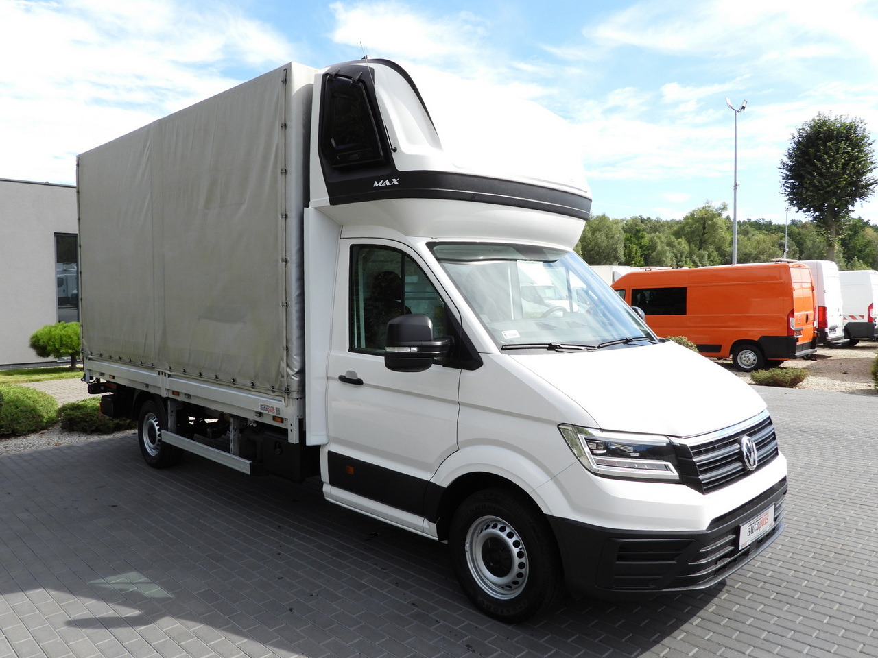 VOLKSWAGEN CRAFTER TARPAULIN LIFT 8 PALLETS WEBASTO CRUISE CONTROL LED LIGHTS AIR CONDITIONING  180HP - Тентованный фургон: фото 4 VOLKSWAGEN CRAFTER TARPAULIN LIFT 8 PALLETS WEBASTO CRUISE CONTROL LED LIGHTS AIR CONDITIONING  180HP - Тентованный фургон: фото 4
