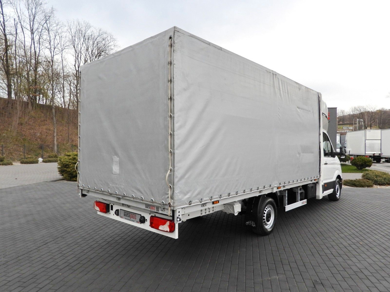 Volkswagen CRAFTER PRITSCHE PLANE 10 PALETTEN WEBASTO - Тентованный фургон: фото 3 Volkswagen CRAFTER PRITSCHE PLANE 10 PALETTEN WEBASTO - Тентованный фургон: фото 3