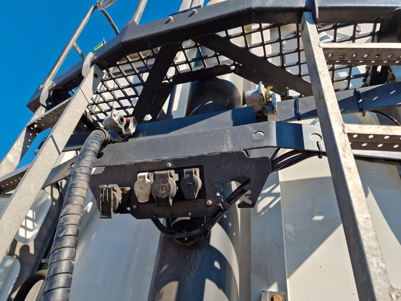 Самосвальный полуприцеп Reisch RHKS-3-AG13 / Alu-Felgen / Liftachse / 80m³: фото 14 Самосвальный полуприцеп Reisch RHKS-3-AG13 / Alu-Felgen / Liftachse / 80m³: фото 14