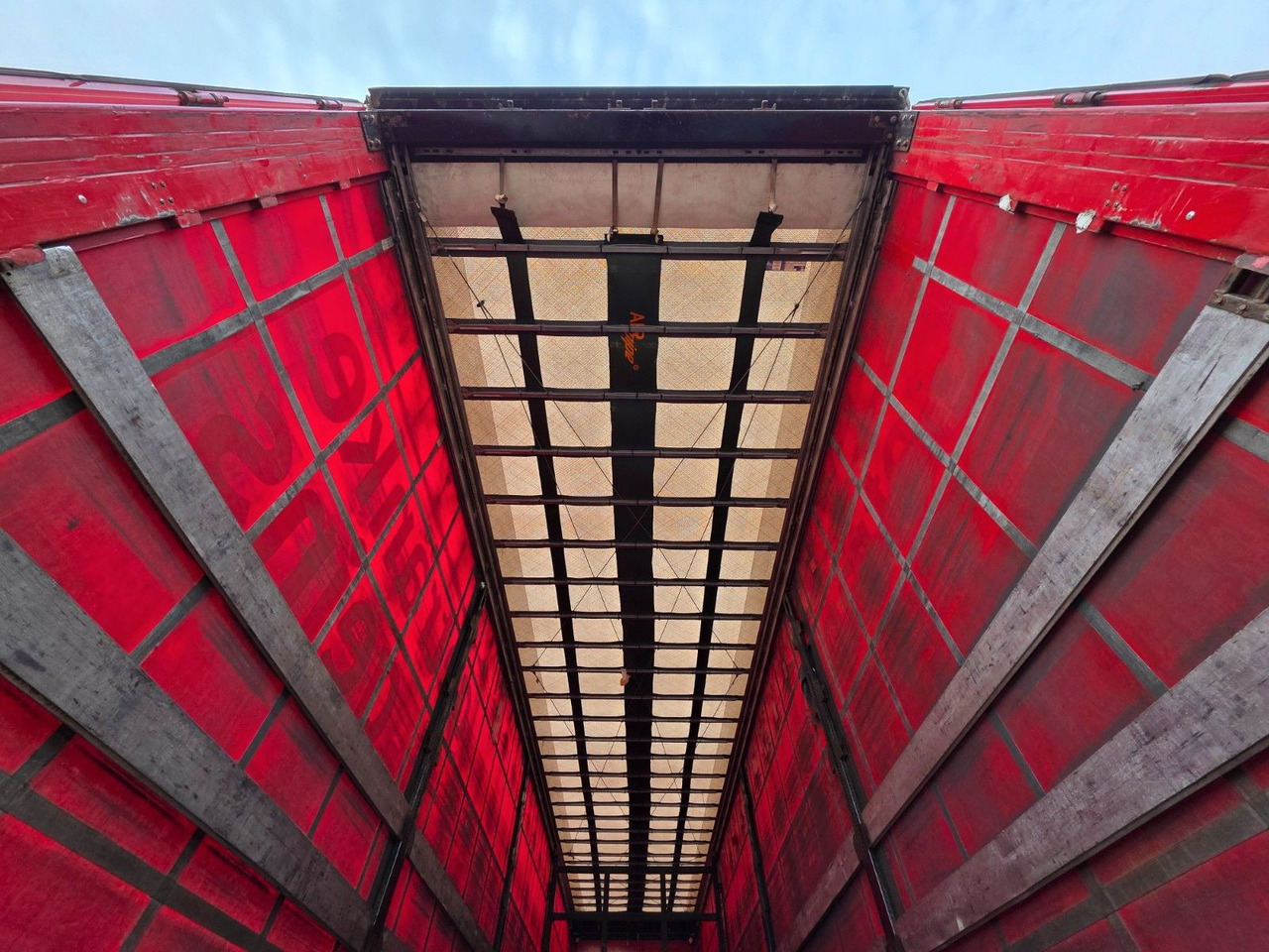 Для перевозки напитков Schwarzmüller SJ / Liftachse / Schwanenhals: фото 11