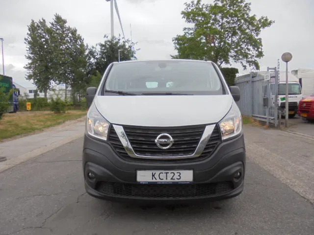 Nissan NV 300 - Автобус: фото 2 Nissan NV 300 - Автобус: фото 2