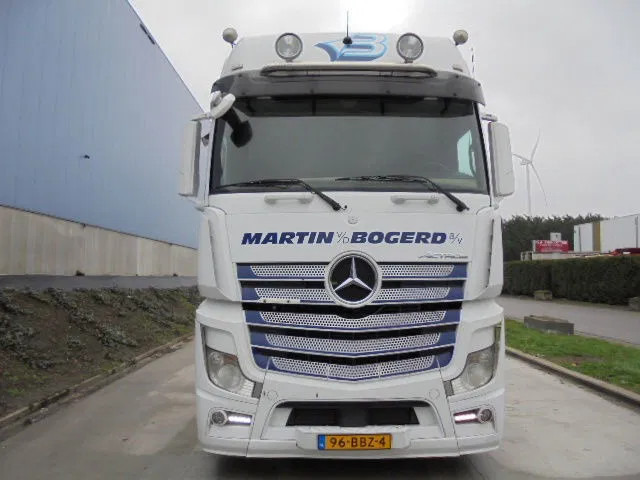 Mercedes-Benz Actros 2542 6X2 - Грузовик-шасси: фото 2 Mercedes-Benz Actros 2542 6X2 - Грузовик-шасси: фото 2