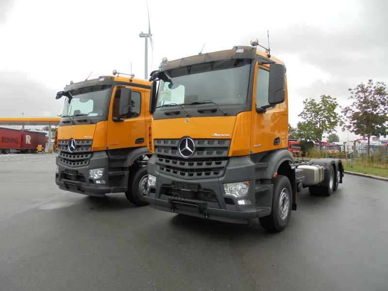 Mercedes-Benz Arocs AROCS 2848 6X2 - Грузовик-шасси: фото 1 Mercedes-Benz Arocs AROCS 2848 6X2 - Грузовик-шасси: фото 1