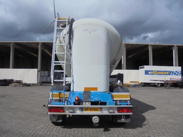 SPITZER BP SF 50 - Полуприцеп-цистерна: фото 5 SPITZER BP SF 50 - Полуприцеп-цистерна: фото 5