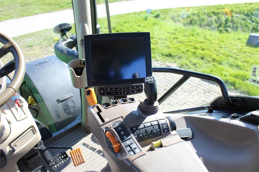 Трактор John Deere 6130R: фото 10