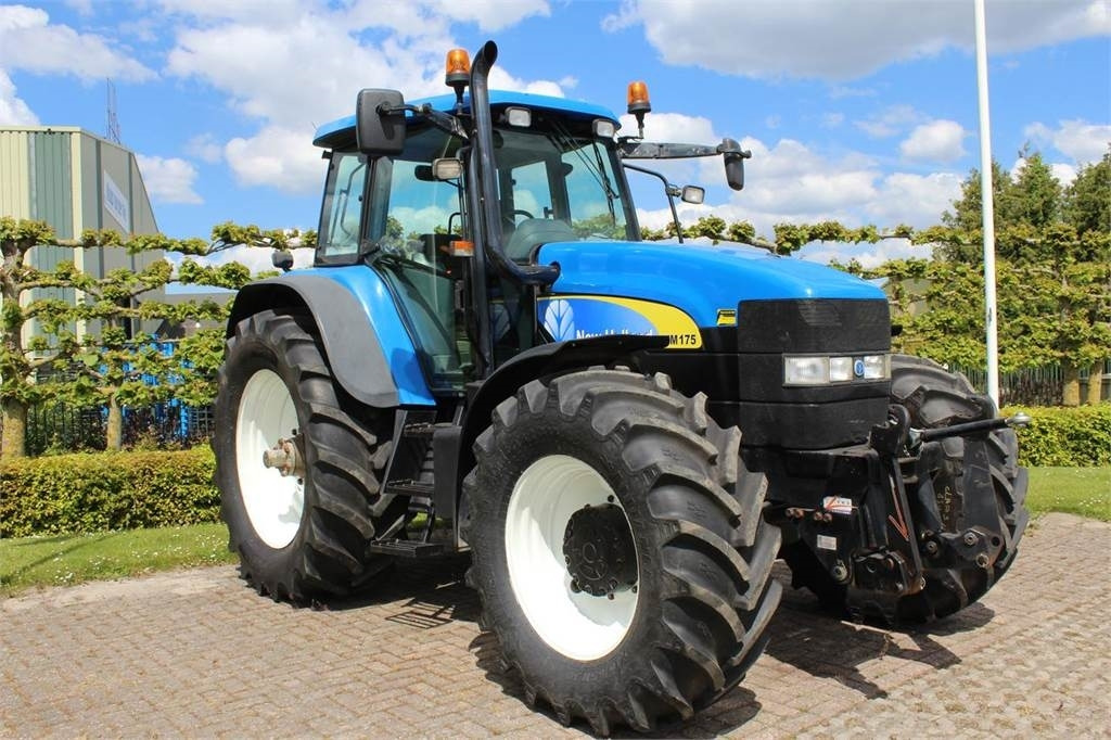 New Holland TM175 - Трактор: фото 2 New Holland TM175 - Трактор: фото 2
