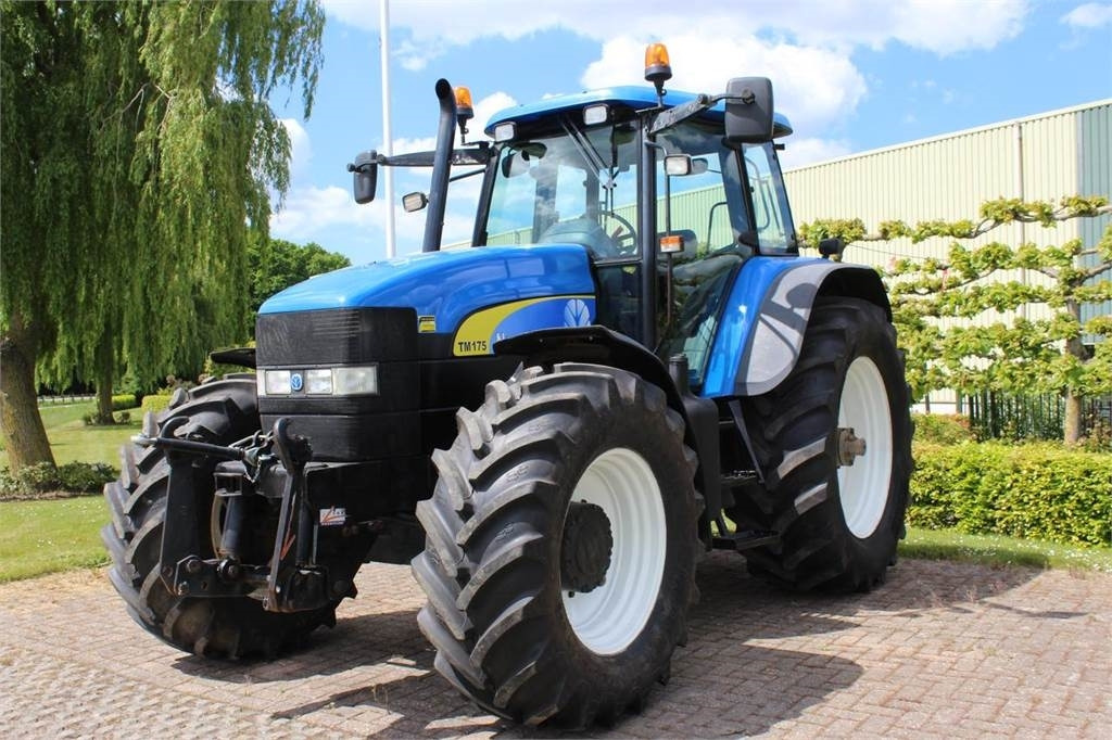 New Holland TM175 - Трактор: фото 1 New Holland TM175 - Трактор: фото 1