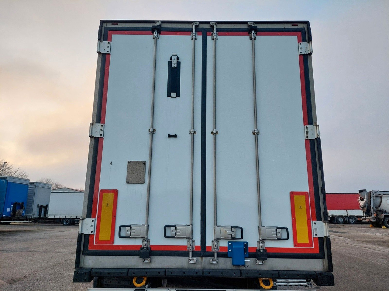 Schmitz Cargobull SKO24 ThermoKing SLXi 300 - Полуприцеп-рефрижератор: фото 5 Schmitz Cargobull SKO24 ThermoKing SLXi 300 - Полуприцеп-рефрижератор: фото 5