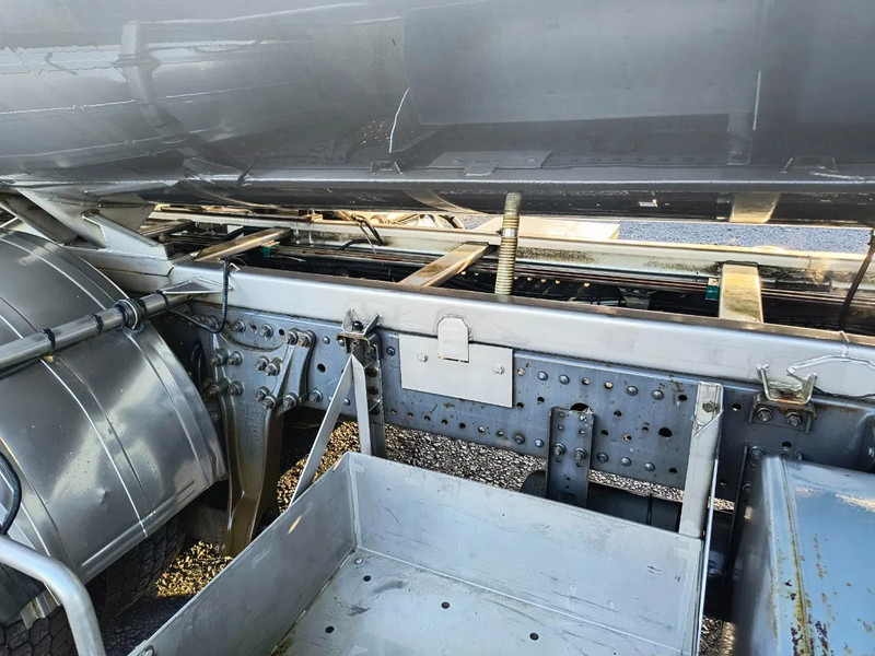 Грузовик-цистерна для транспортировки молока Mercedes-Benz Actros 2536 15500L INSULATED INOX TANK - 1 COMP: фото 14