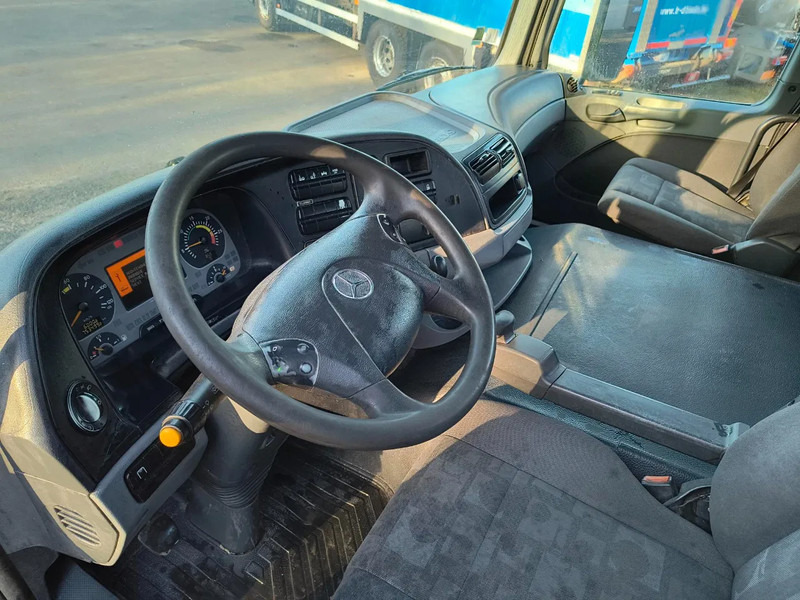 Фото интерьера 1: Грузовик-цистерна для транспортировки молока Mercedes-Benz Actros 2536 15500L INSULATED INOX TANK - 1 COMP