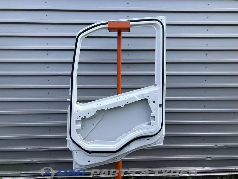 Volvo FM5 - Дверь и запчасти для Грузовиков: фото 2 Volvo FM5 - Дверь и запчасти для Грузовиков: фото 2