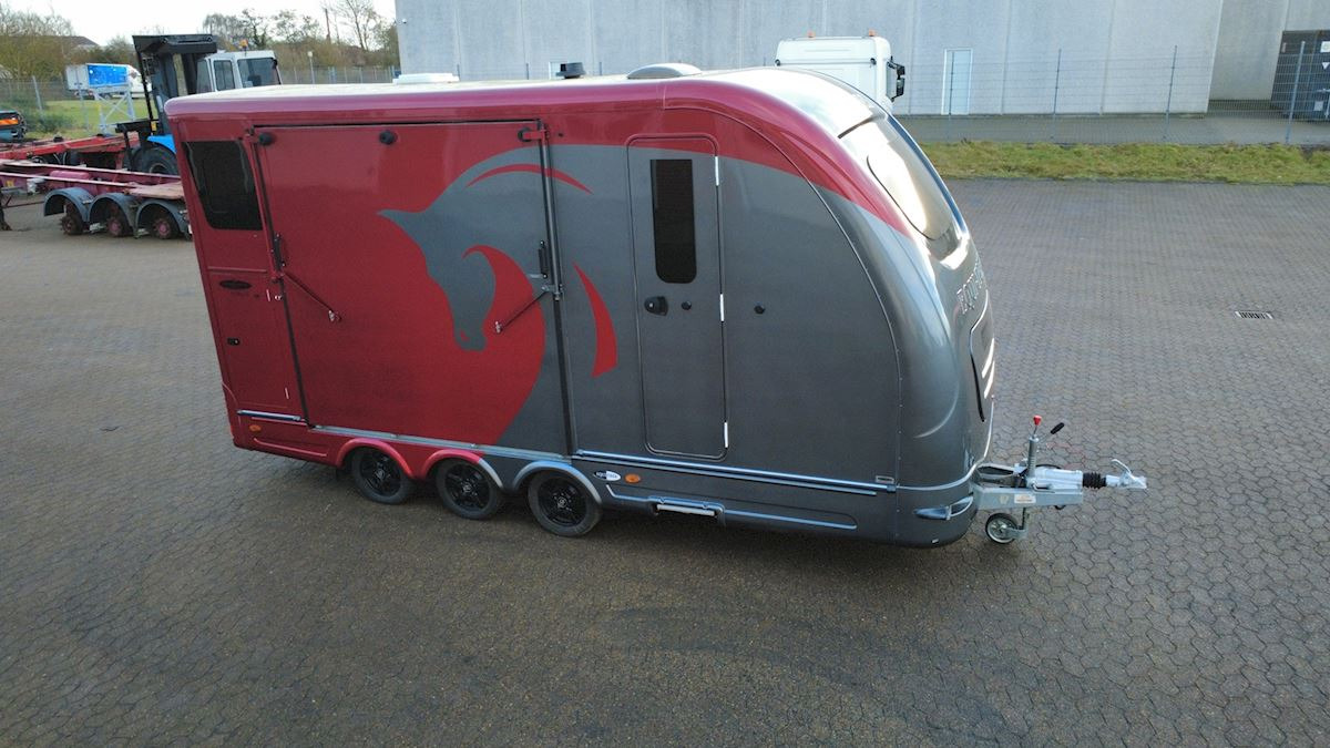 Equi-Trek Star-Treka - Прицеп-коневоз: фото 4 Equi-Trek Star-Treka - Прицеп-коневоз: фото 4