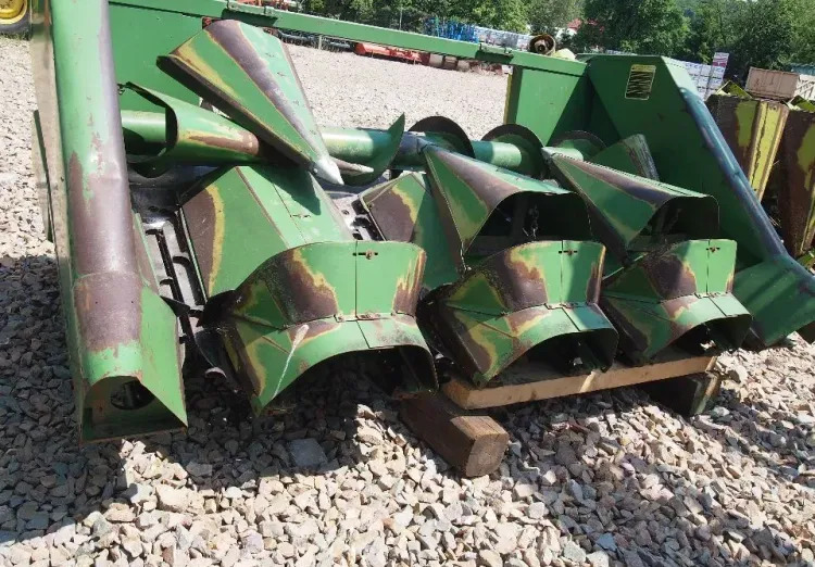 Heder John deere do kukurydzy 4 rzędowy claas john deere - Жатка кукурузная: фото 1 Heder John deere do kukurydzy 4 rzędowy claas john deere - Жатка кукурузная: фото 1