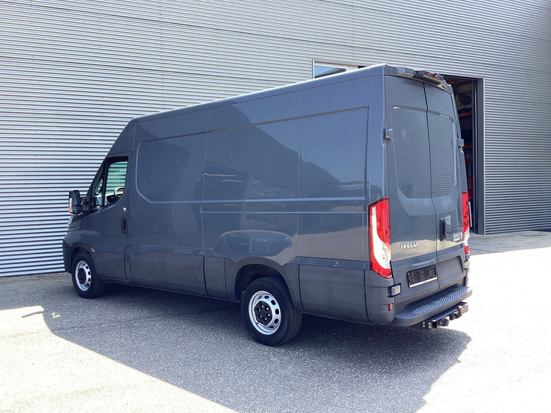 Iveco Daily 35S18V 3.0 180 pk ZF Aut. L2H2 352 EXPORT ONLY 3.5t Trekverm./ Gev.stoel/ Climate/ Camera/ Cruise/ Trekhaak - Цельнометаллический фургон: фото 2 Iveco Daily 35S18V 3.0 180 pk ZF Aut. L2H2 352 EXPORT ONLY 3.5t Trekverm./ Gev.stoel/ Climate/ Camera/ Cruise/ Trekhaak - Цельнометаллический фургон: фото 2