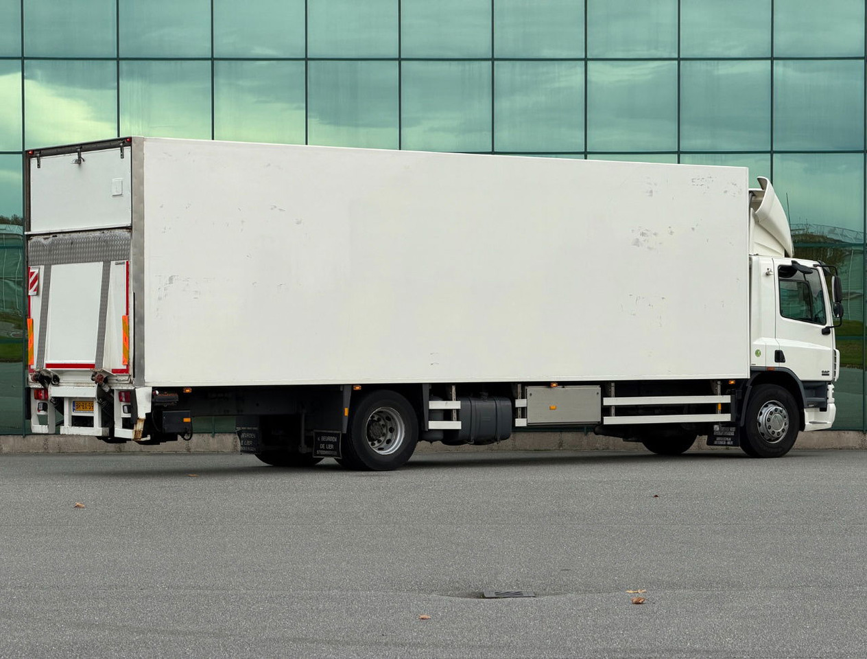 DAF CF 75.250 Euro 3 Manual Gearbox VAN Beurden Isolated BOX Tail Lift Super Condition NL-Truck - Грузовик с закрытым кузовом: фото 4 DAF CF 75.250 Euro 3 Manual Gearbox VAN Beurden Isolated BOX Tail Lift Super Condition NL-Truck - Грузовик с закрытым кузовом: фото 4