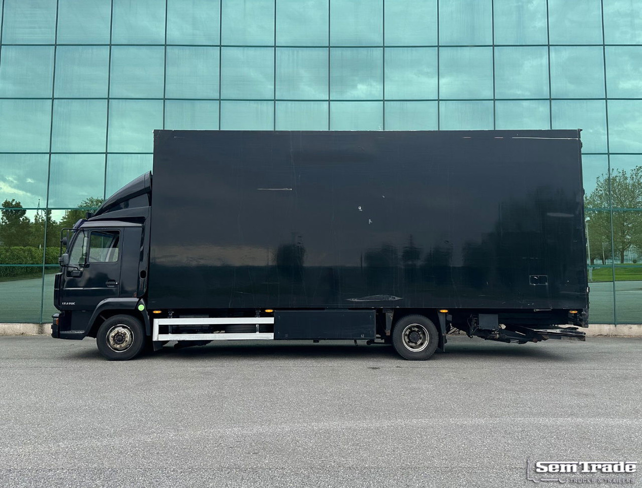 MAN LE 220C Euro 3 Isolated BOX + BOX Heater 740 x 240 x 295 CM Inside Holland Truck - Грузовик с закрытым кузовом: фото 2 MAN LE 220C Euro 3 Isolated BOX + BOX Heater 740 x 240 x 295 CM Inside Holland Truck - Грузовик с закрытым кузовом: фото 2