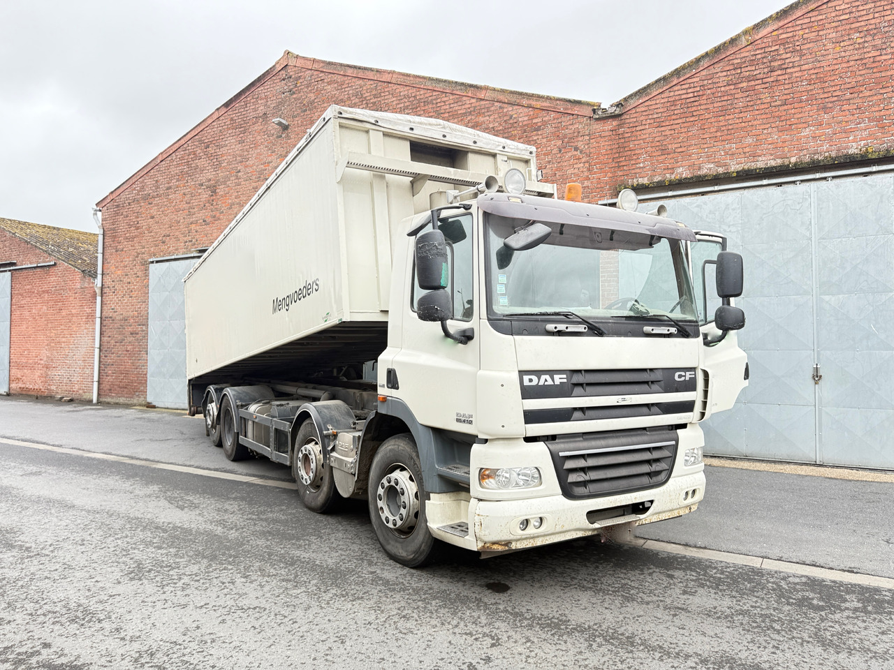 DAF 410 8X2 TIPPER, blowing system, compressor, compartments - Самосвал: фото 2 DAF 410 8X2 TIPPER, blowing system, compressor, compartments - Самосвал: фото 2