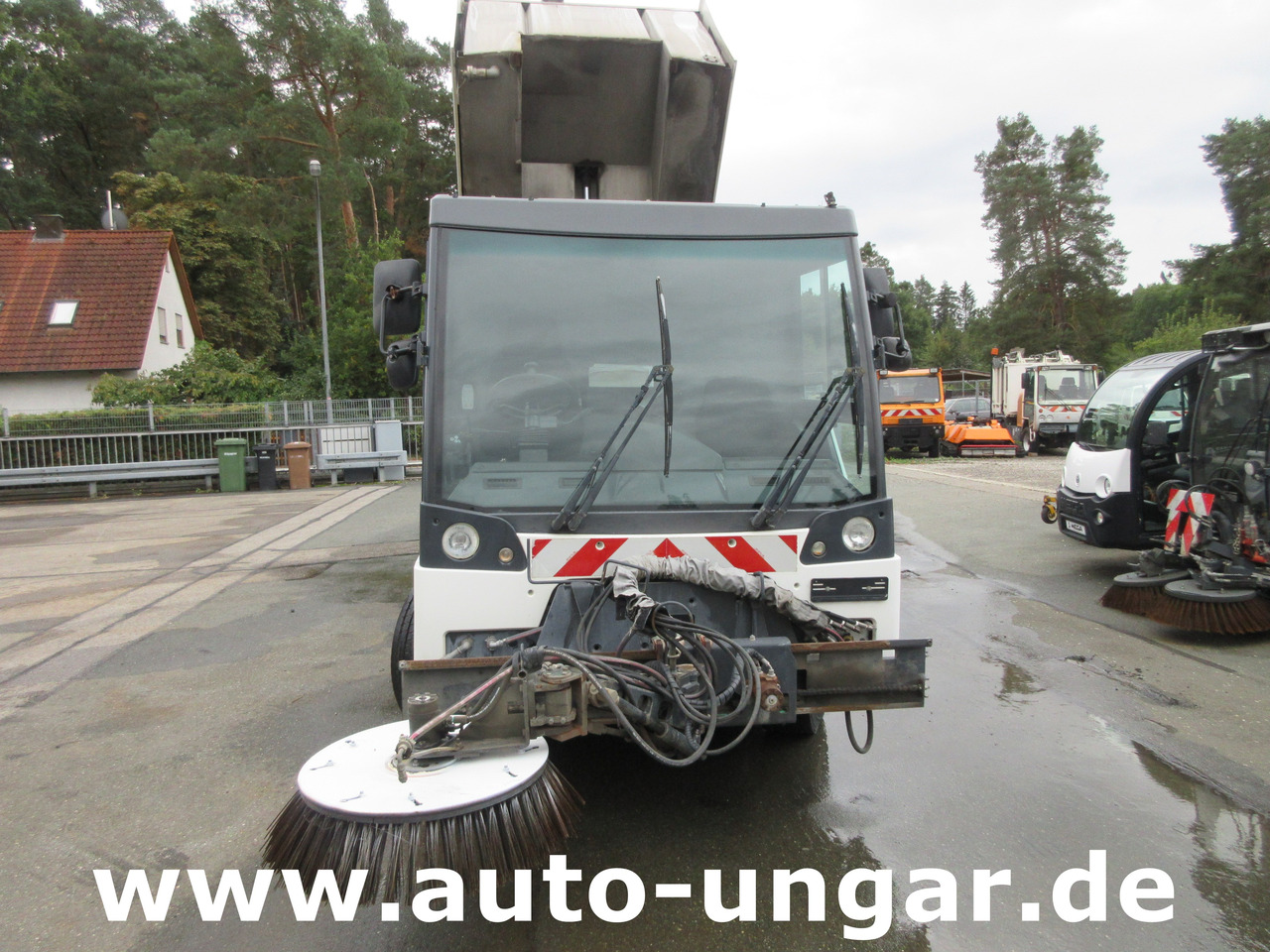 Aebi MFH 5500 Baujahr 2012 Euro 5 Kehrmaschine mit Hochentleerung - Подметально-уборочная машина: фото 2 Aebi MFH 5500 Baujahr 2012 Euro 5 Kehrmaschine mit Hochentleerung - Подметально-уборочная машина: фото 2