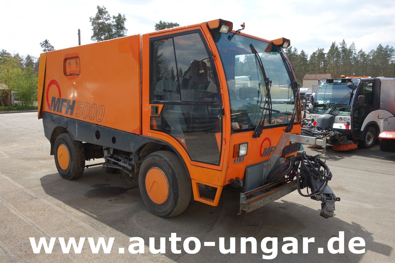 Aebi Schmidt MFH 5000 Kehrmaschine Ersatzteilträger - SpareParts EZ 2000 - Подметально-уборочная машина: фото 1 Aebi Schmidt MFH 5000 Kehrmaschine Ersatzteilträger - SpareParts EZ 2000 - Подметально-уборочная машина: фото 1